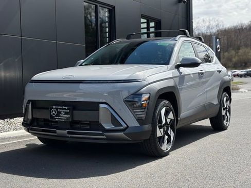 Used 2025 Hyundai Kona Limited AWD/4WD image 2