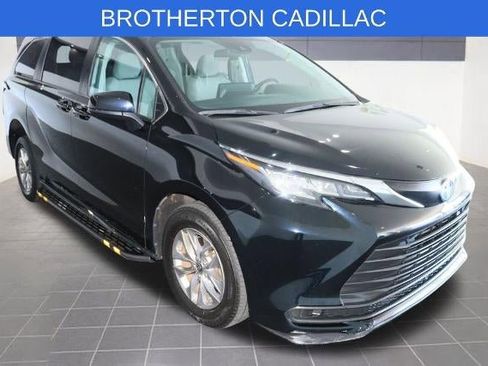 Used 2022 Toyota Sienna LE FWD image 9