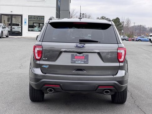 Used 2018 Ford Explorer XLT w/ Equipment Group 202A image 4
