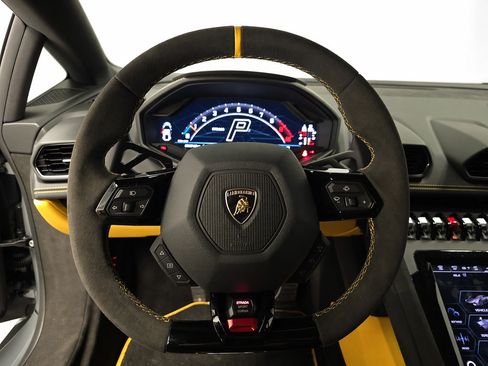 Used 2024 Lamborghini Huracan Tecnica RWD image 3