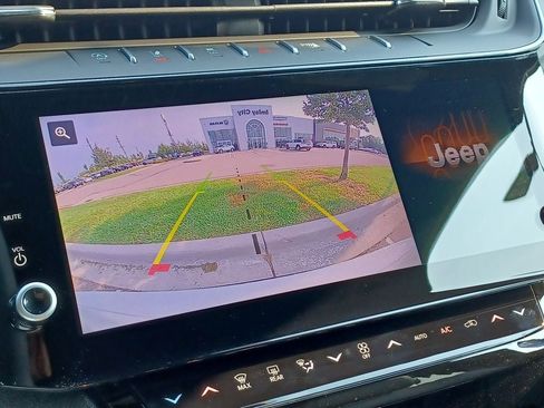 New 2026 Jeep Grand Cherokee L Limited AWD/4WD image 17