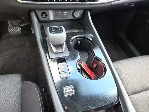 Used 2024 Nissan Rogue SV FWD image 18