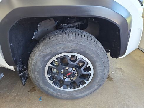 Used 2024 Toyota Tacoma TRD Off-Road w/ TRD Off Road Premium Package image 25