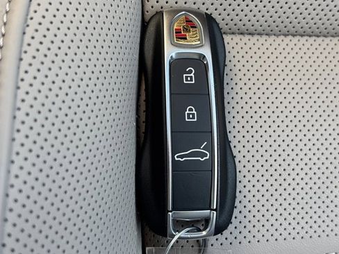 Used 2025 Porsche Panamera 4 image 46