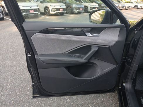 New 2026 Volkswagen Tiguan S image 10