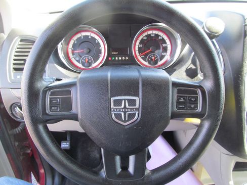 Used 2014 Dodge Grand Caravan SXT image 11