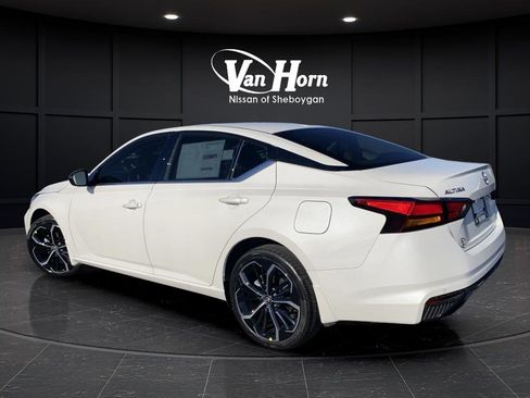 New 2025 Nissan Altima 2.5 SR w/ SR Premium Package image 3