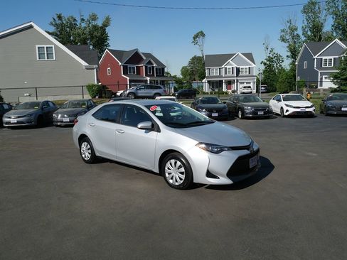 Used 2017 Toyota Corolla L w/ Carpet Mat Package (TMS) FWD image 2