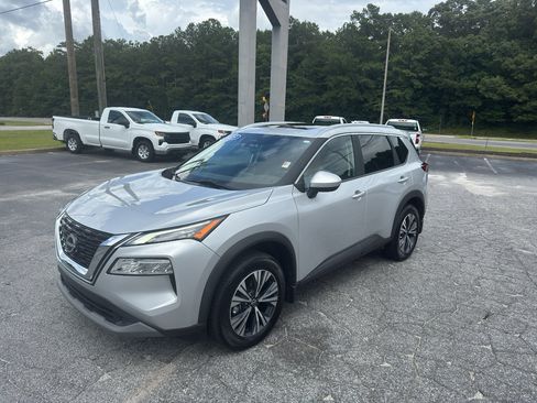 Used 2023 Nissan Rogue SV w/ SV Premium B Package FWD image 16