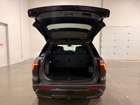 Used 2026 Chevrolet Equinox RS w/ Convenience Package III FWD image 9