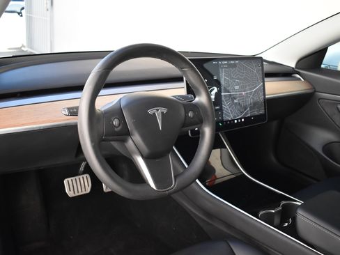 Used 2023 Tesla Model 3 Standard Range image 17