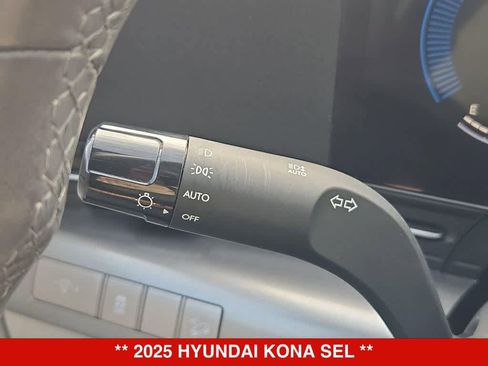 Used 2025 Hyundai Kona SEL AWD/4WD image 25