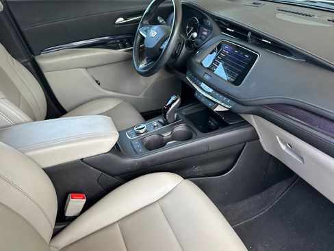 Used 2022 Cadillac XT4 Luxury w/ Cold Weather Package FWD image 20