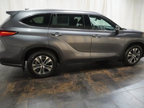 Certified 2021 Toyota Highlander XLE image 4