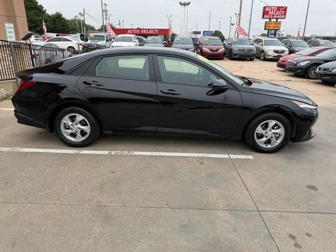 Used 2023 Hyundai Elantra SE FWD image 4