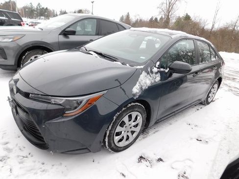 Used 2024 Toyota Corolla LE image 3