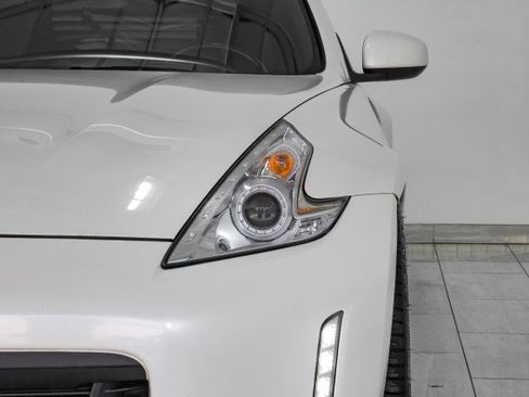 Used 2017 Nissan 370Z Touring Sport image 38