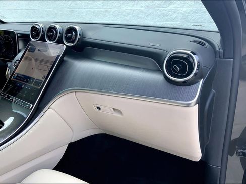 Used 2024 Mercedes-Benz GLC 300 GLC 300 image 17