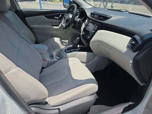 Used 2017 Nissan Rogue Sport SL w/ SL Premium Package FWD image 32
