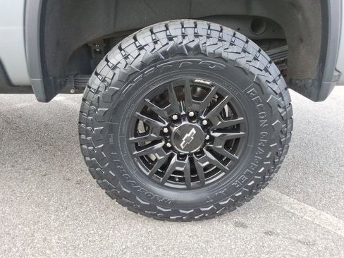 Used 2024 Chevrolet Silverado 2500 ZR2 w/ Technology Package image 14