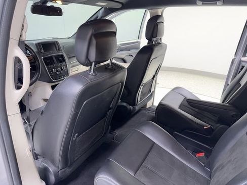 Used 2019 Dodge Grand Caravan SXT FWD image 23