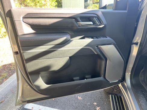 Used 2025 GMC Sierra 2500 AT4X image 14