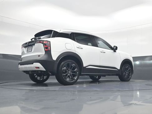 New 2026 Nissan Kicks SR FWD image 23
