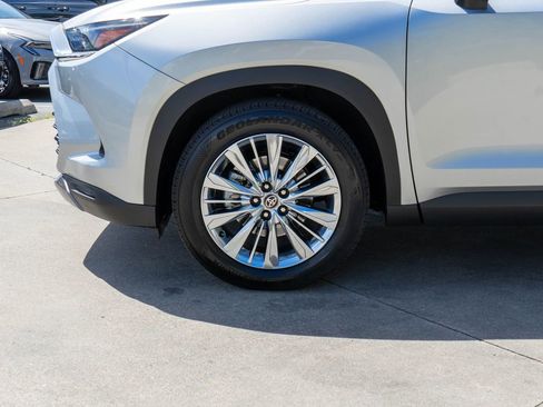 Used 2024 Toyota Grand Highlander AWD image 29