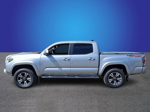 Used 2018 Toyota Tacoma TRD Sport image 7
