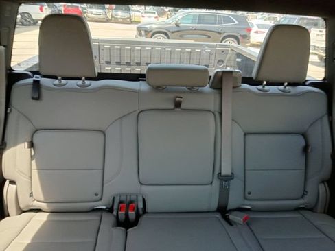 Used 2026 GMC Sierra 1500 SLT AWD/4WD image 5