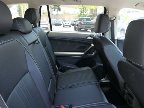 Used 2024 Volkswagen Tiguan SE FWD image 25