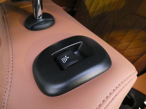 Used 2026 BMW X7 xDrive40i image 65