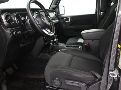 Used 2022 Jeep Wrangler Unlimited Sahara w/ LED Lighting Group AWD/4WD image 7