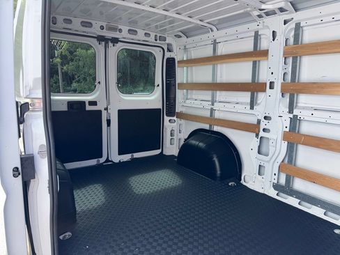 Used 2025 RAM ProMaster 2500 w/ U-Haul Equipment Group FWD image 31