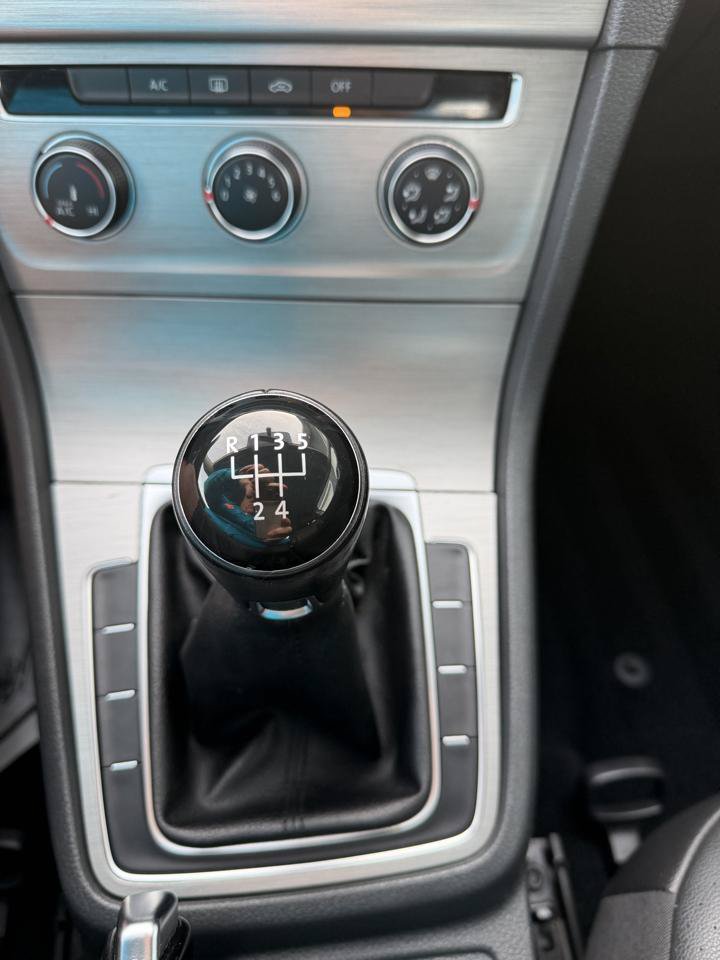 Used 2015 Volkswagen Golf S FWD image 14
