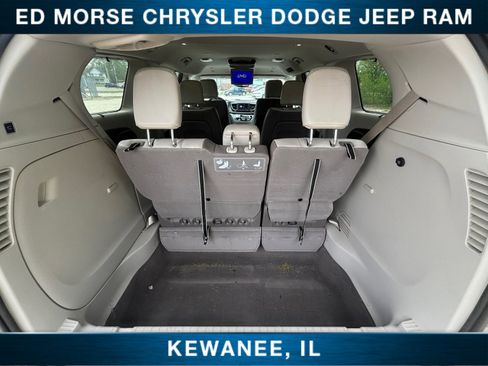 Used 2019 Chrysler Pacifica Touring-L FWD image 22