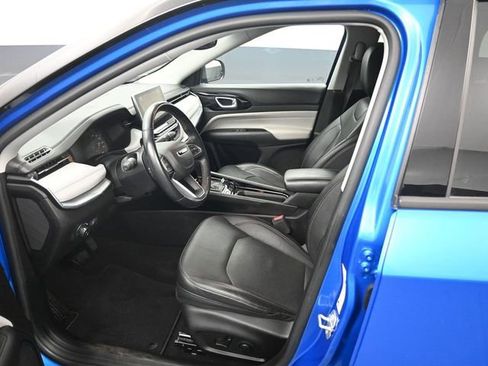 Used 2022 Jeep Compass Limited image 9