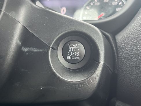 Used 2021 Jeep Renegade Latitude w/ Convenience Group AWD/4WD image 35