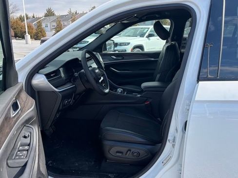 New 2026 Jeep Grand Cherokee Altitude image 15