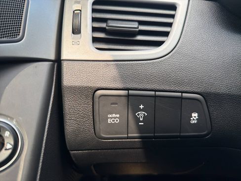 Used 2016 Hyundai Elantra Limited FWD image 12