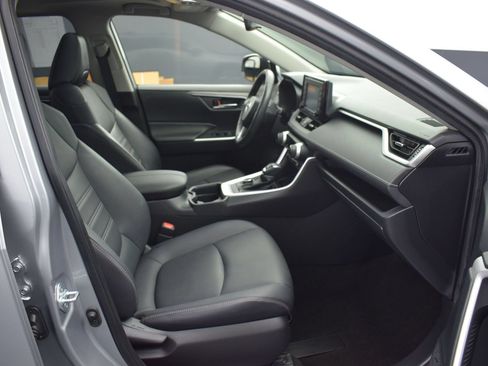 Used 2021 Toyota RAV4 XLE Premium AWD/4WD image 10