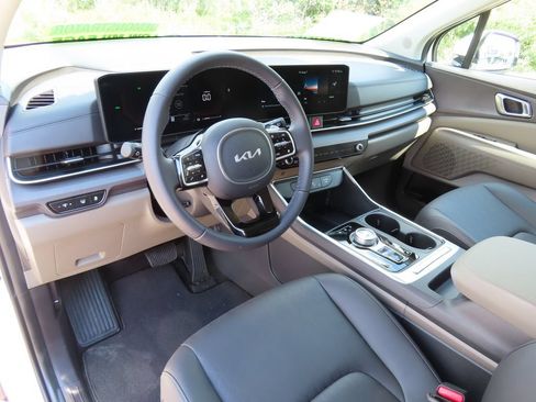 Certified 2026 Kia Carnival EX FWD image 29