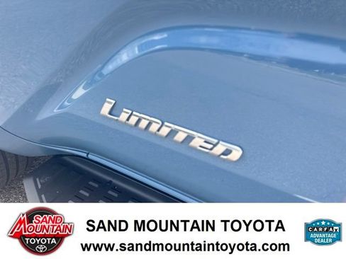 Used 2025 Toyota 4Runner Limited AWD/4WD image 9