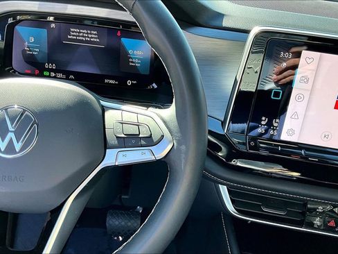 Certified 2024 Volkswagen Atlas Cross Sport SE image 25