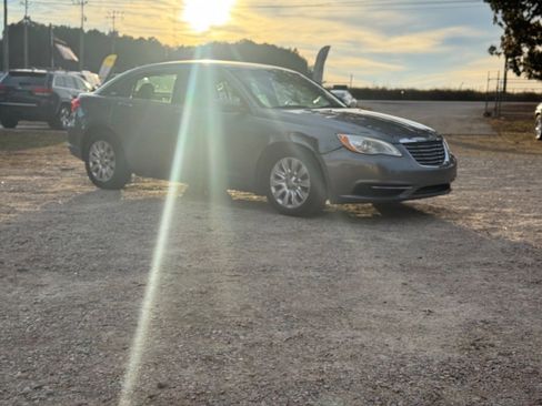 Used 2013 Chrysler 200 LX image 6