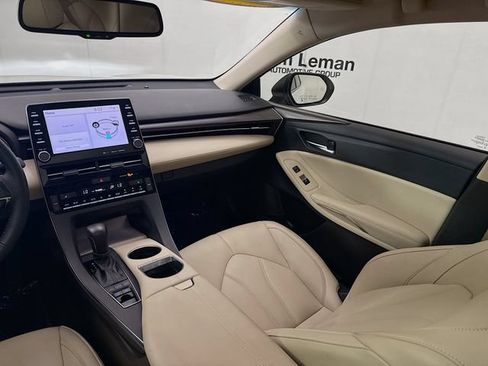 Used 2021 Toyota Avalon XLE w/ Moonroof Package FWD image 23