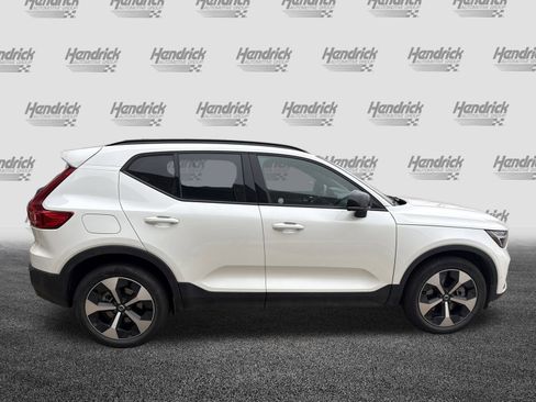 Used 2025 Volvo XC40 B5 Plus image 11