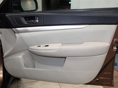 Used 2011 Subaru Outback 2.5i Premium image 29