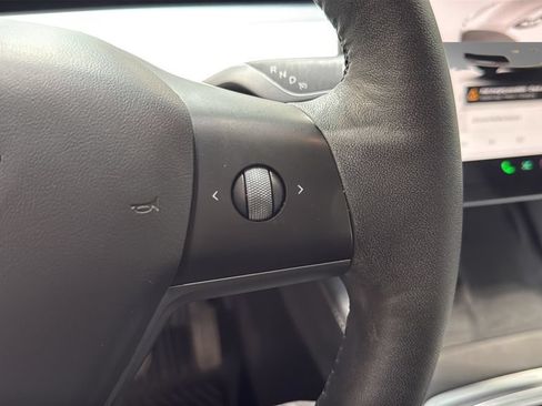 Used 2022 Tesla Model Y Long Range AWD/4WD image 22