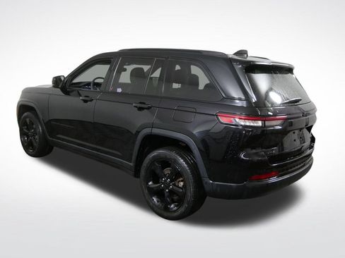 Used 2023 Jeep Grand Cherokee Limited w/ Black Appearance Package AWD/4WD image 7